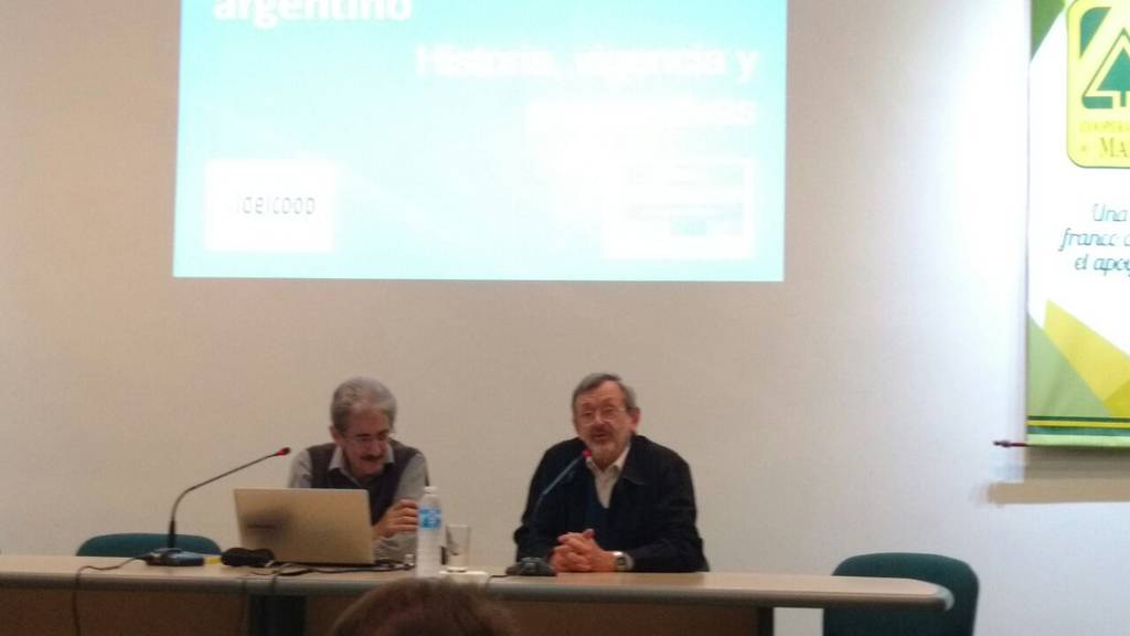 El disertante Daniel Plotisnki junto a MIguel Angel Fabbro Consejero Zonal del Banco Credicoop