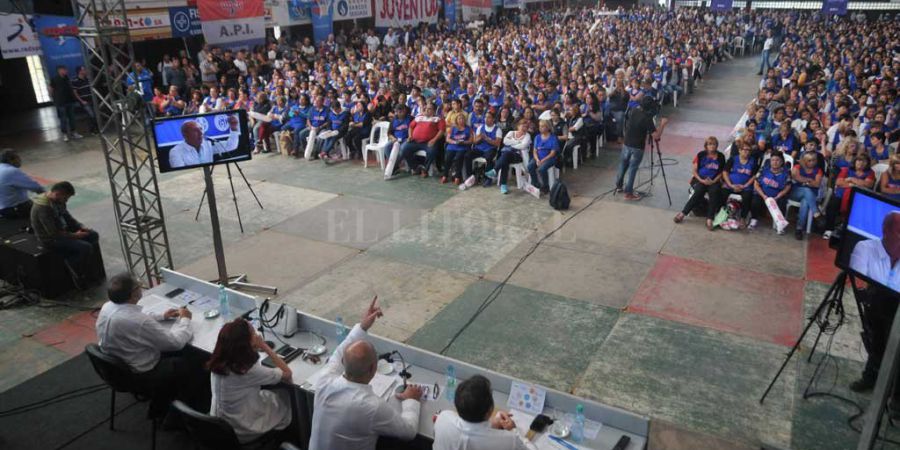 UPCN aceptó la oferta del gobierno y ATE la rechazó