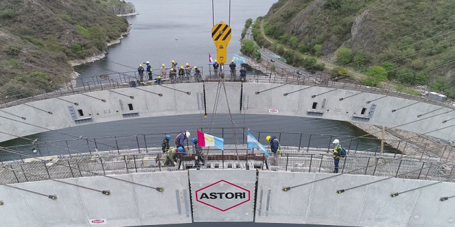 El Grupo Astori completó la construcción del arco invertido del puente sobre el Lago San Roque, en Córdoba