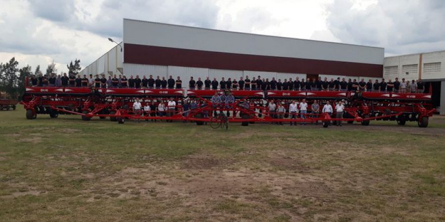 DOLBI produce en Avellaneda la sembradora más grande de Argentina