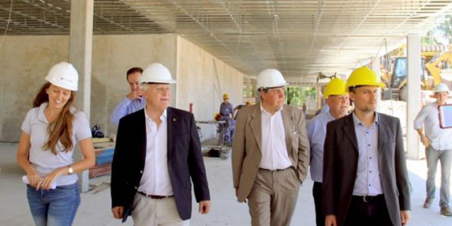 Lifschitz supervisó en Reconquista las obras del hospital más moderno de Argentina