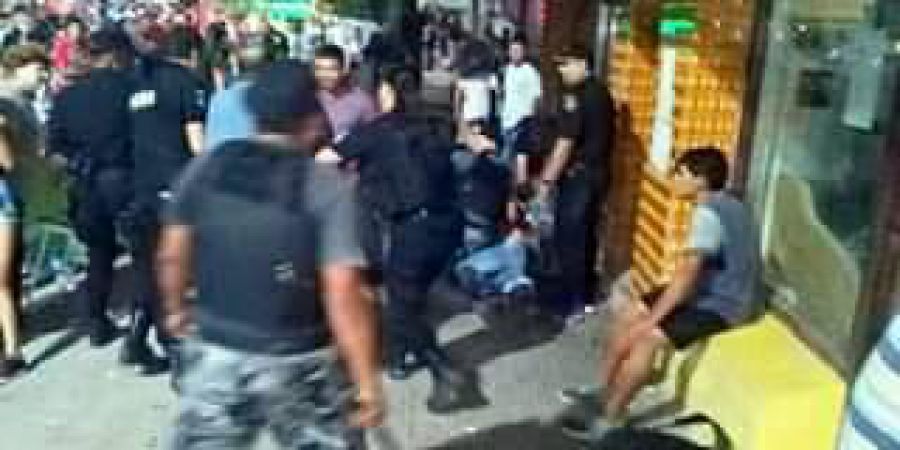 Batalla campal al finalizar la segunda noche de carnavales en Vera