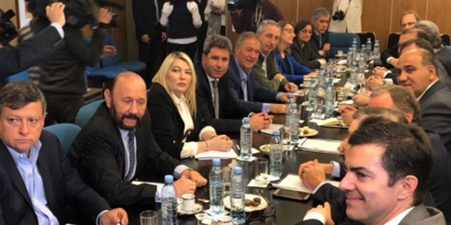 Gobernadores se reúnen en Buenos Aires por el recorte de recursos coparticipables