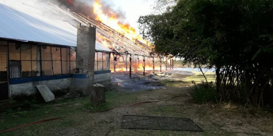 Por una bomba de estruendo se incendio todo un quincho en Las Toscas