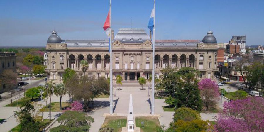 Paritarias en Santa Fe: el Gobierno espera el dato de inflación para convocar a los gremios