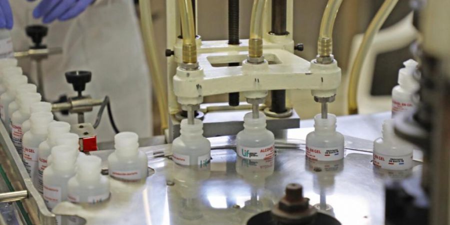 El Laboratorio Industrial Farmacéutico de la provincia produce alcohol en gel