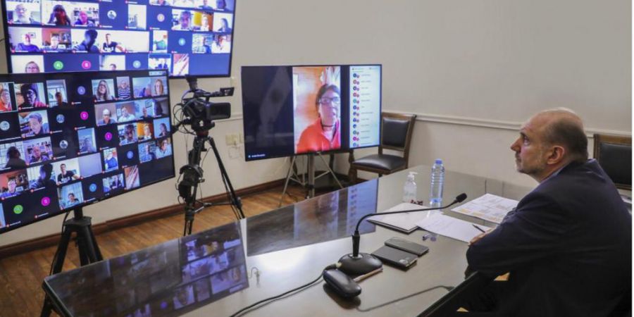 Perotti mantuvo un encuentro de trabajo con el comité de expertos en salud