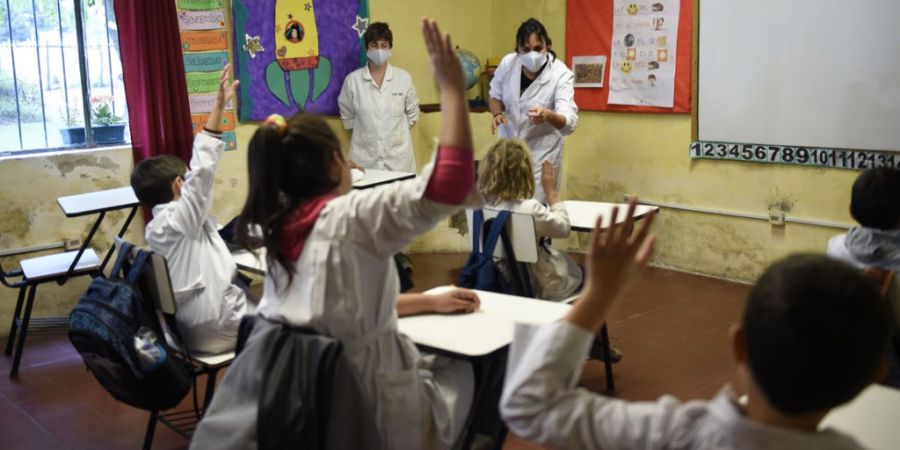 Clases presenciales por ahora solo escuelas de menos de 200 alumnos