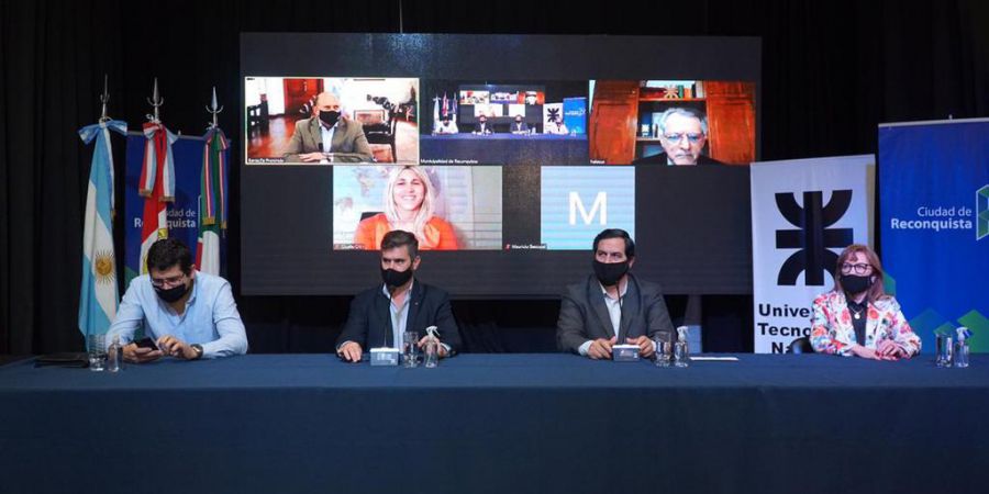 Perotti encabezó la presentación de la Tecnicatura Universitaria en Ciudades Inteligentes