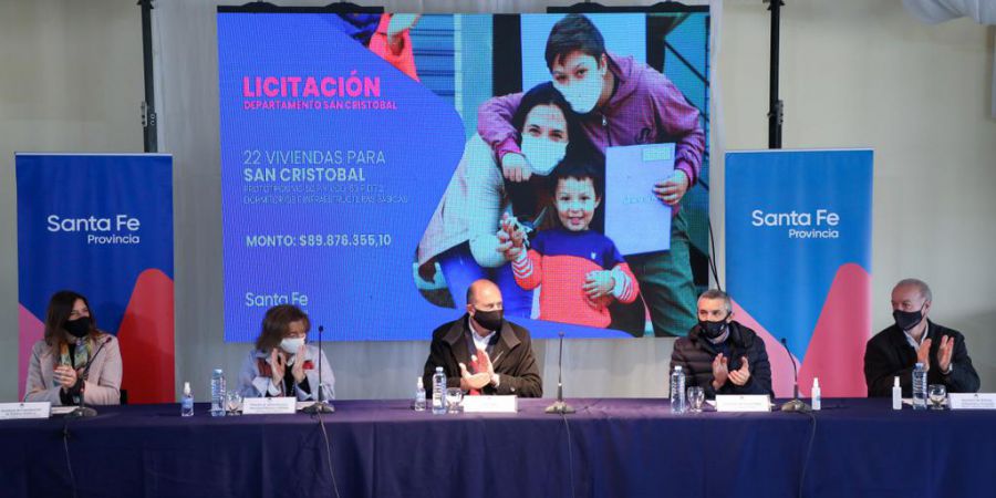 La provincia abrió licitaciones viales y de viviendas en San Cristóbal por más de 941 millones de pesos