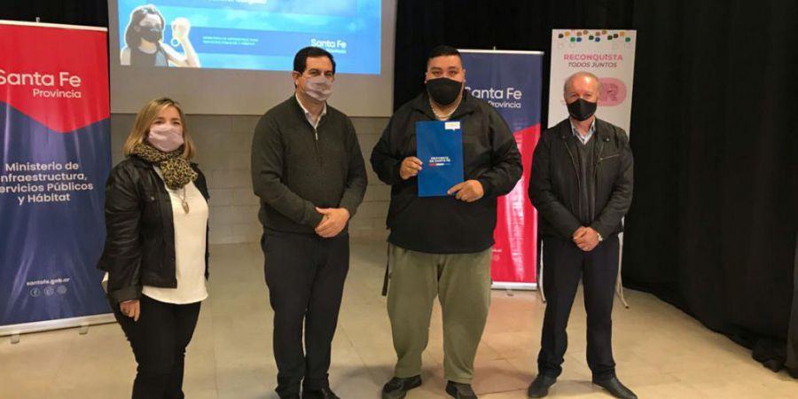 La provincia entregó escrituras de viviendas a 23 familias de Reconquista