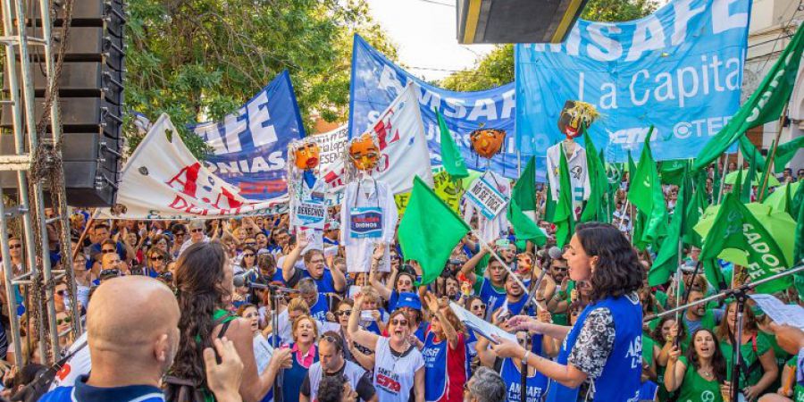 AMSAFE rechazó la oferta salarial del gobierno. SADOP aceptó en disconformidad