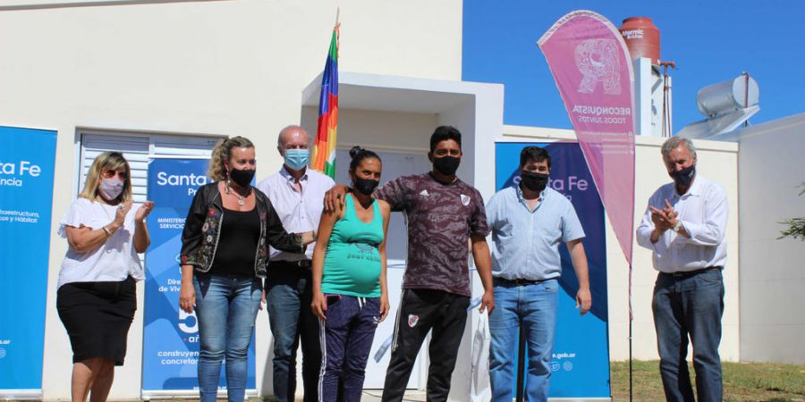 La provincia inauguró 14 viviendas en Reconquista