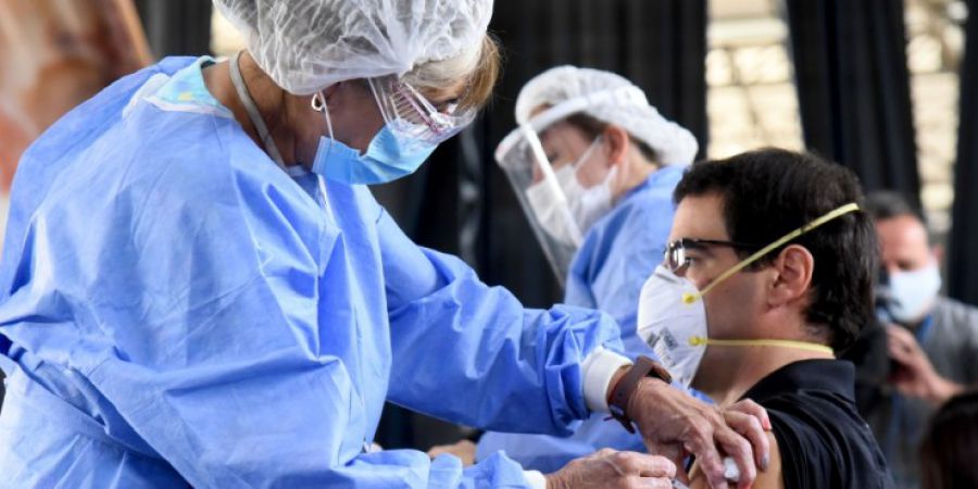 El Gobierno definió cuándo pueden volver al trabajo los contagiados y los contactos estrechos