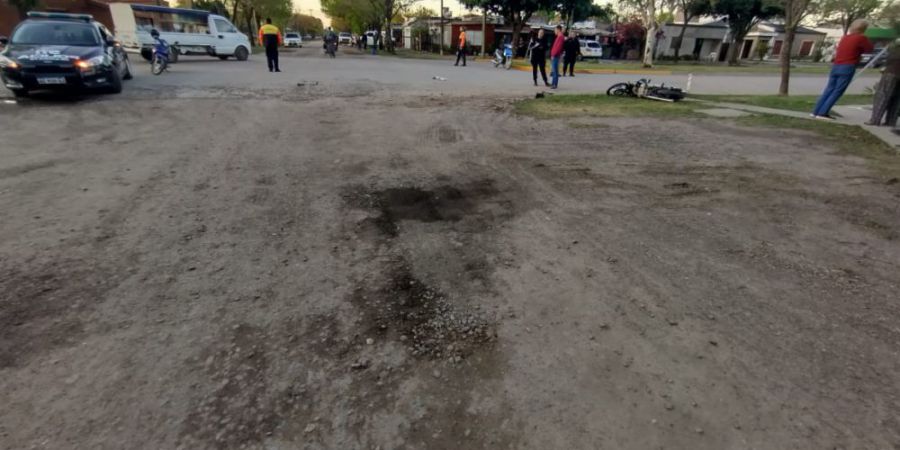 Chocaron una moto y un auto