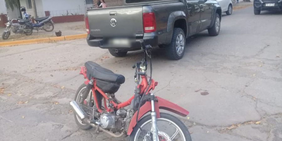 Chocaron una moto y una camioneta