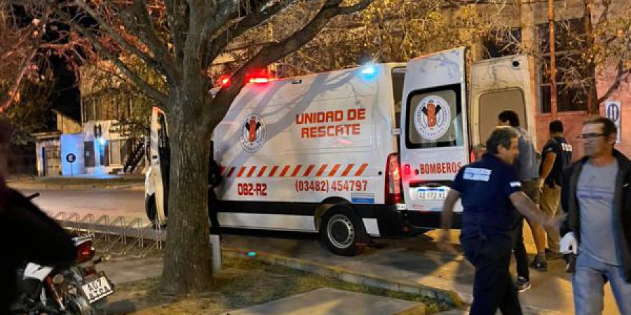 Una mujer fue hospitalizada luego de protagonizar un accidente en pleno centro