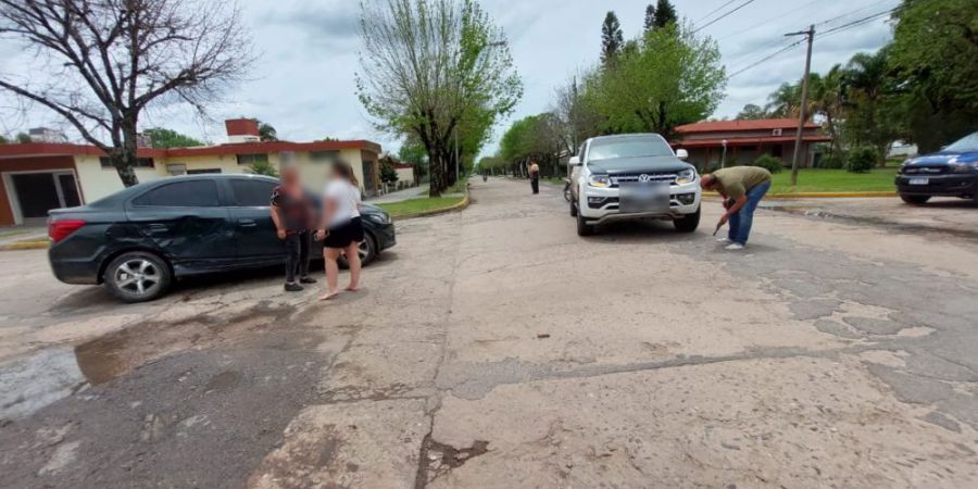 Choque de auto y camioneta
