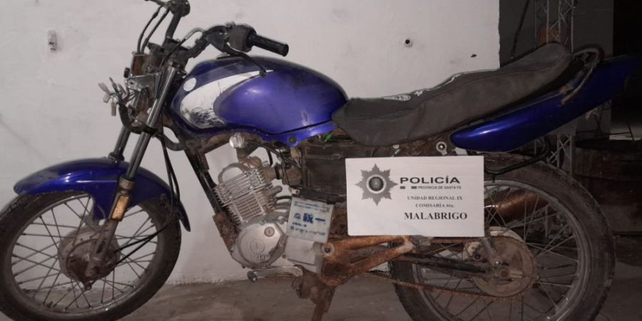 Huían con una moto a la par y la dejaron abandonada