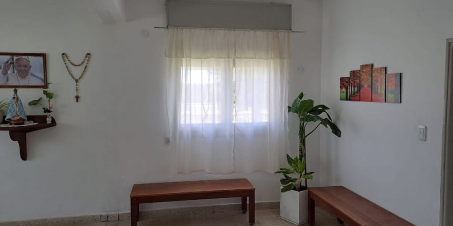 Reinauguraron la sala de espera del Hospital