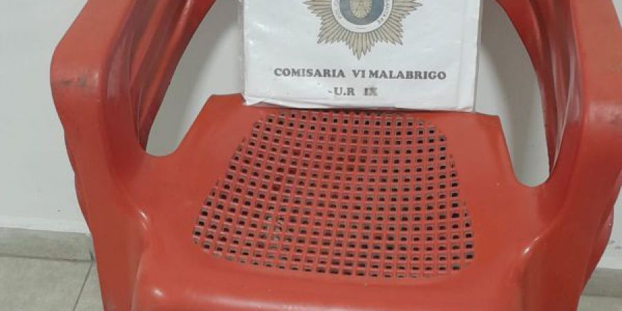 Robaron sillas y las quisieron vender en un grupo de compra venta local