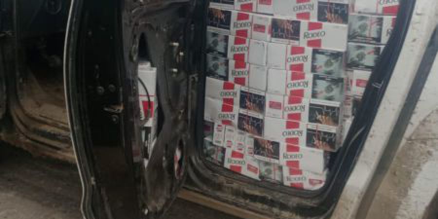 Persecusión policial y secuestro de cigarrillos de contrabando