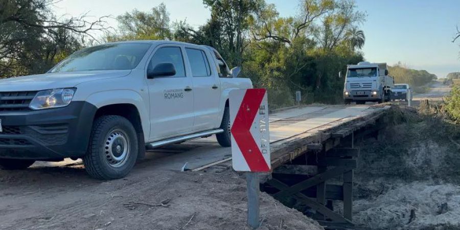 Habilitaron el paso del tránsito sobre el puente de madera del camino municipal de Nueva Romang
