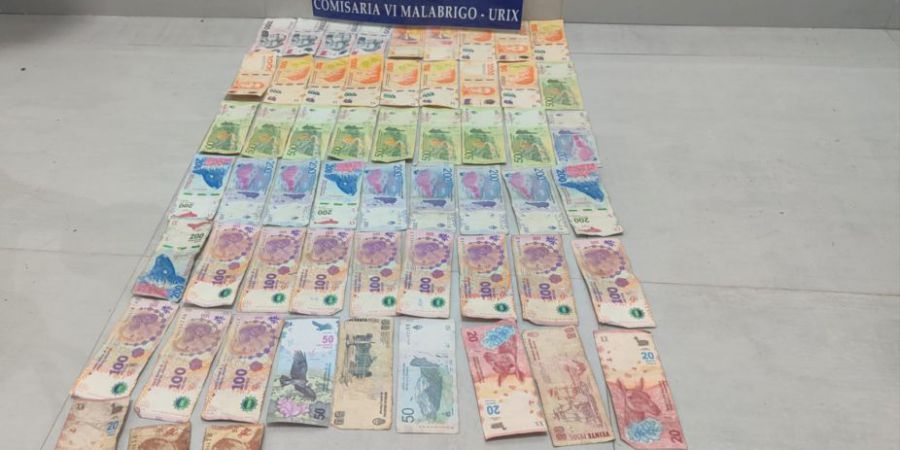 Golpeó a una mujer y luego dañó dos vehículos. Terminó detenido