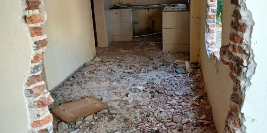 Vandalismo y robo en la ex escuela rural de Campo Kaufmann: denuncian abandono institucional