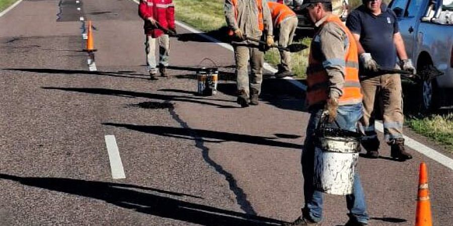 Vialidad Nacional realiza tareas de bacheo en la Ruta 98 entre Vera y Tostado
